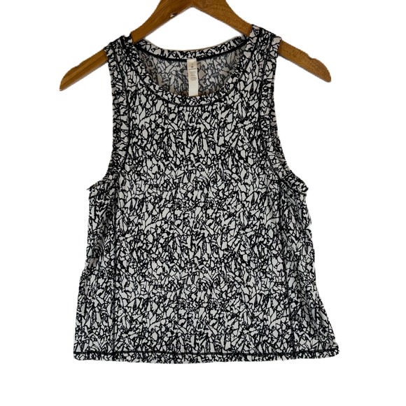 lululemon athletica Tops - Lululemon Sole Training Tank Top Women Size‎ 2 Black White Abstract Print